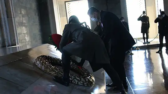 Bakan Selçuk ve öğretmenler Başöğretmen'in huzurunda