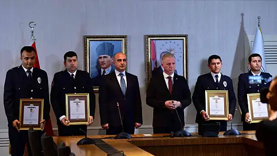 Bakan Soylu'dan saldırı girişimine anında müdahale eden polislere ödül