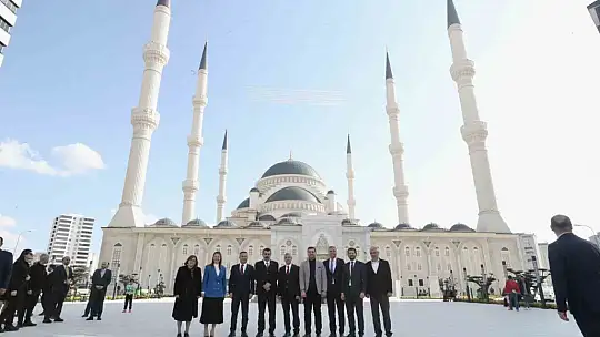 Bakan Tekin'den Şahinbey Millet Cami'ne tam not