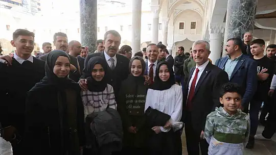 Bakan Tekin'den Şahinbey Millet Cami'ne tam not