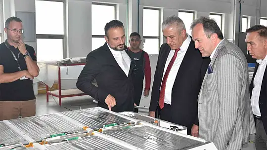 Bakan Yardımcısı Duran, KKTC'nin milli otomobili 'GÜNSEL' ile test sürüşü yaptı