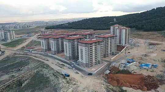 Bakan Yerlikaya, Şehitkamil polis lojmanlarını inceledi