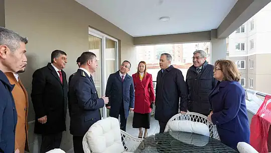 Bakan Yerlikaya, Şehitkamil polis lojmanlarını inceledi