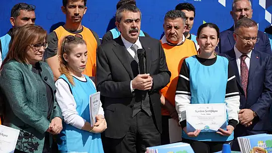 Bakan Yusuf Tekin: 'Okullarımızı eski zamanlarda olduğu gibi cıvıl cıvıl hale getireceğiz'