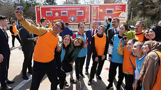 Bakan Yusuf Tekin: 'Okullarımızı eski zamanlarda olduğu gibi cıvıl cıvıl hale getireceğiz'