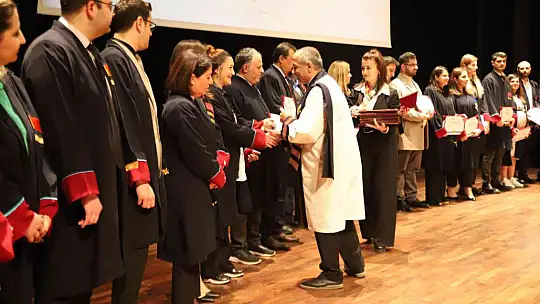 Başarılı akademisyenler ödüllendirildi