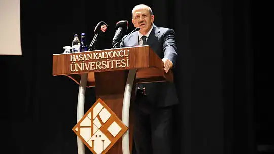 Başarılı akademisyenler ödüllendirildi
