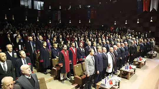 Başarılı akademisyenler ödüllendirildi