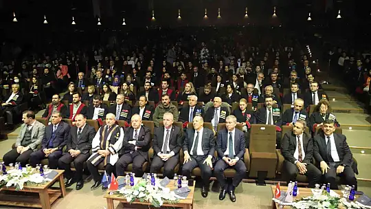 Başarılı akademisyenler ödüllendirildi