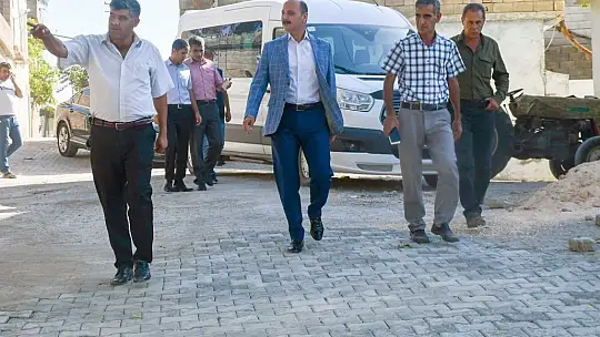 Başkan Doğru kilit parke taşı döşeme çalışmalarını inceledi