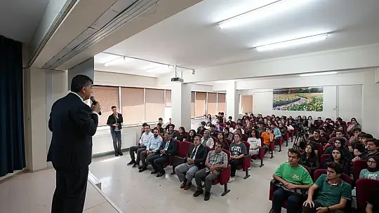 Başkan Fadıloğlu'ndan öğrencilere kariyer önerileri
