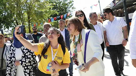 Başkan Şahin festival alanında vatandaşlarla bir araya geldi
