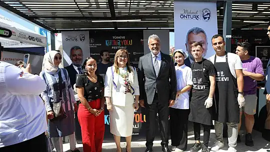 Başkan Şahin festival alanında vatandaşlarla bir araya geldi