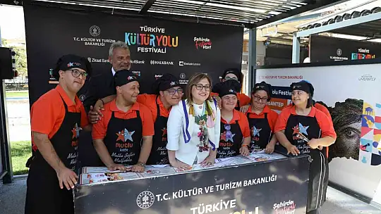 Başkan Şahin festival alanında vatandaşlarla bir araya geldi