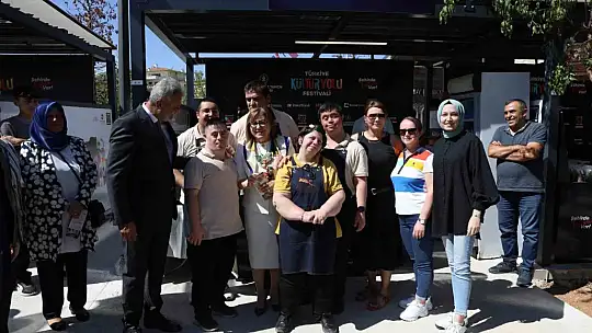 Başkan Şahin festival alanında vatandaşlarla bir araya geldi