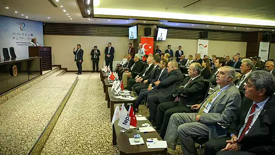 Başkan Şahin kamu ve özel sektörü bir araya getiren çalıştaya katıldı