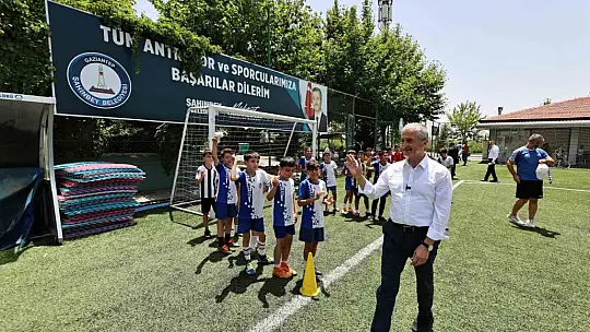Başkan Tahmazoğlu: 'Gençlerimiz en az bir branşta spor yapmalı'