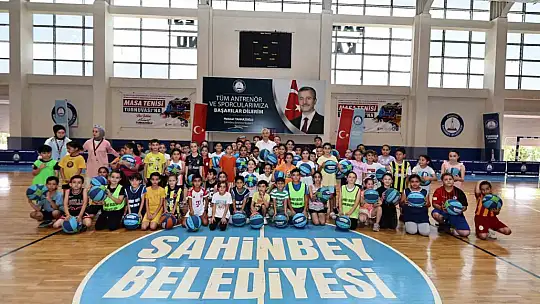Başkan Tahmazoğlu: 'Gençlerimiz en az bir branşta spor yapmalı'