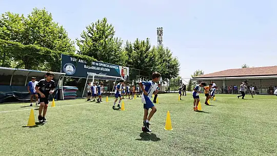 Başkan Tahmazoğlu: 'Gençlerimiz en az bir branşta spor yapmalı'