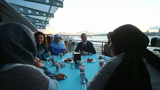 Başkan Tahmazoğlu İstanbul'da ve Ankara'da Şahinbeyli öğrencilerle bir araya geldi