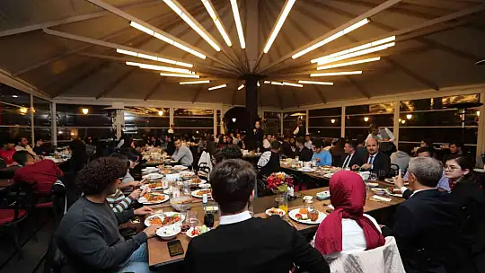 Başkan Tahmazoğlu İstanbul'da ve Ankara'da Şahinbeyli öğrencilerle bir araya geldi
