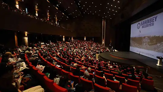 Başkan Tahmazoğlu kitap fuarında üniversite öğrencileri ile buluştu