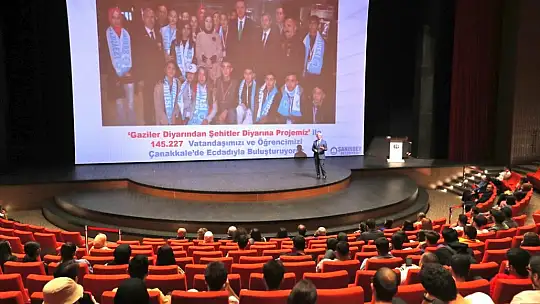 Başkan Tahmazoğlu kitap fuarında üniversite öğrencileri ile buluştu