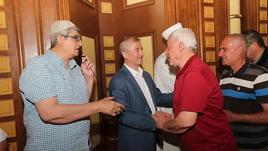 Başkan Tahmazoğlu kurban kesim alanlarını gezdi