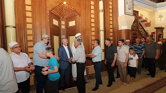 Başkan Tahmazoğlu kurban kesim alanlarını gezdi