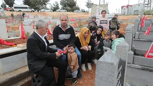 Başkan Tahmazoğlu şehitler için dua etti