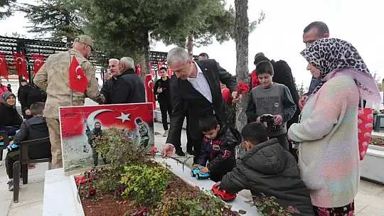 Başkan Tahmazoğlu şehitler için dua etti