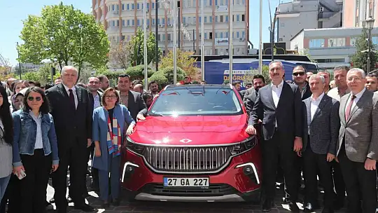Başkan Tahmazoğlu TOGG'u test etti