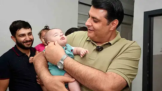 Başkan Umut Yılmaz, bebek Umut Yılmaz'ı ziyaret etti