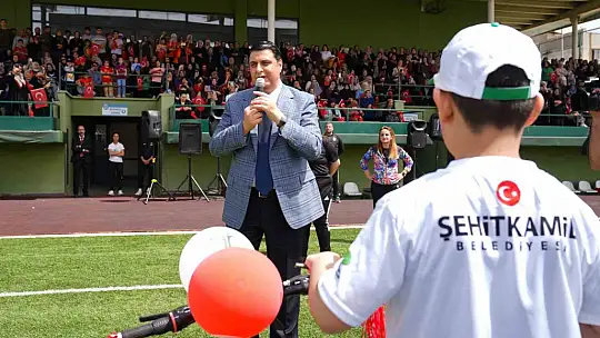 Başkan Yılmaz'ın bisiklet armağanı, 23 Nisan'da çocukların yüzünü güldürdü
