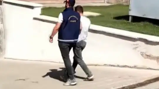 Baz istasyonundan güpegündüz 90 bin liralık hırsızlık