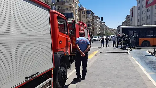 Belediye otobüsünde çıkan yangın korkuttu