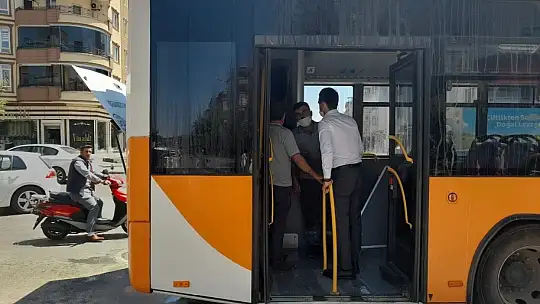 Belediye otobüsünde çıkan yangın korkuttu