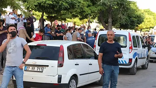 Beş katlı binanın çatı katında yangın çıktı