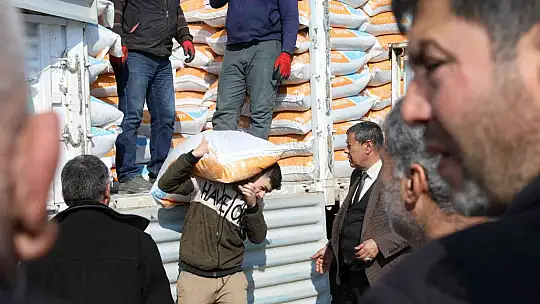 Besicilere yüzde 100 hibeyle 375 ton yem desteği