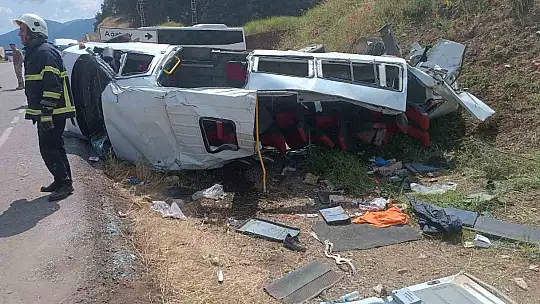 Beton tankerinin minibüsü biçtiği kazada 8 kişi öldü, 11 kişi yaralandı