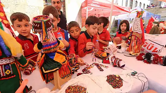 Bez bebek ustaları Gaziantep'te buluştu