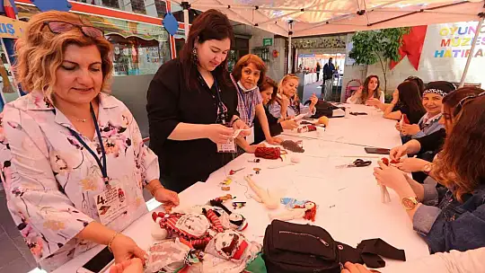 Bez bebek ustaları Gaziantep'te buluştu