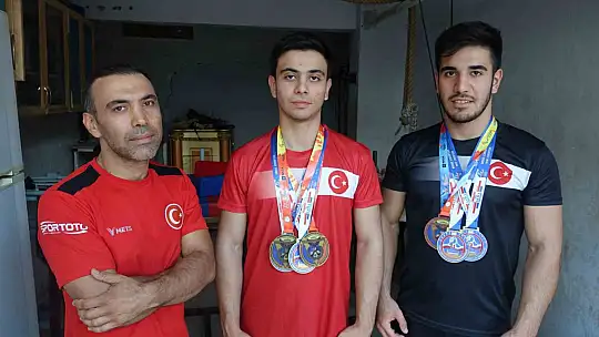 Bina garajından şampiyonluğa uzanan başarı