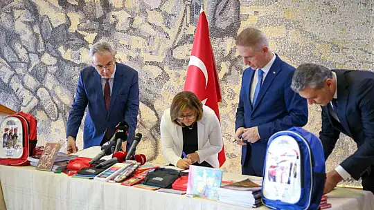 Birinci sınıf öğrencilerinin kırtasiye malzemesi yardımı