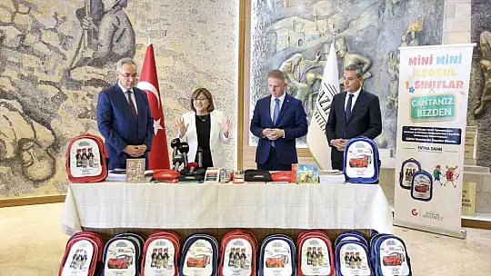 Birinci sınıf öğrencilerinin kırtasiye malzemesi yardımı