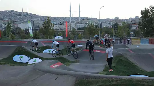 Bisiklet gösterisi büyük ilgi gördü