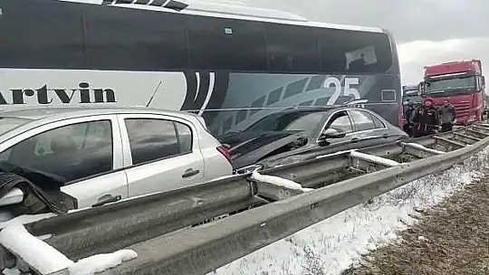 Bolu'da büyük trafik kazası, Ankara istikametine TEM otoyolu trafiğe kapandı