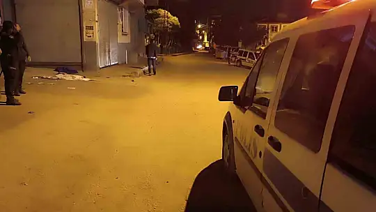 Boşanma aşamasındaki karısını sokak ortasında öldürdü