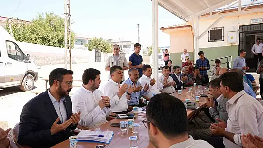 Bozatlı ve Fadıloğlu, kırsal mahallede vatandaşlarla bir araya geldi