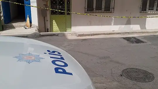 Anne ve 2 çocuğunun cansız bedeni bulunan evde acı bekleyiş sürüyor